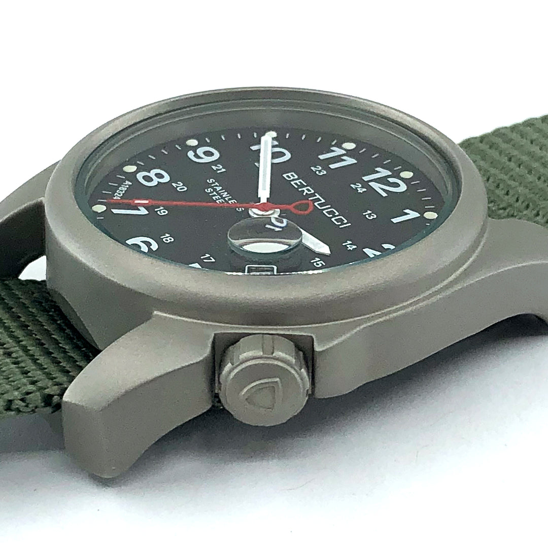 RUF.BTR.NATO2、オリーブ色、限定1000P.スパーク1/43 Bertucci DX3 Field Poly Resin Watch, Olive Green Nylon Strap